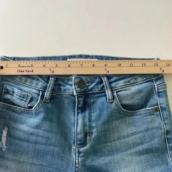 Hidden Jeans Two Color Distressed Raw Hem - Picture 7 of 9